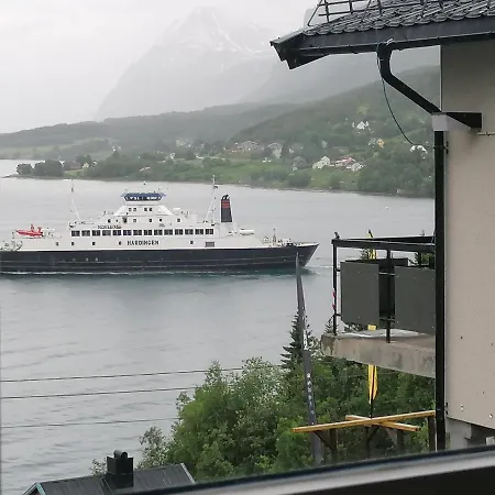 Magic Mountain - Lyngen Lyngseidet