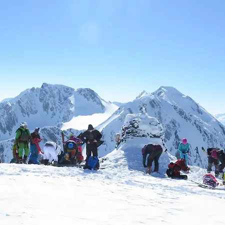 Magic Mountain - Lyngen Lodge *