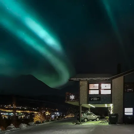 Magic Mountain - Lyngen אכסניה *