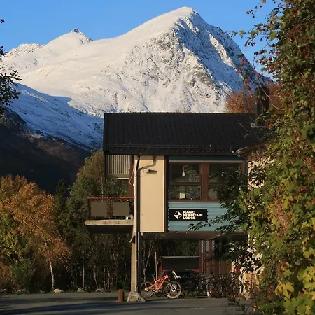 Magic Mountain - Lyngen אכסניה *