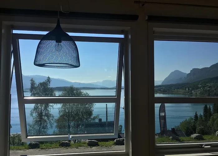 Magic Mountain - Lyngen Lodge *