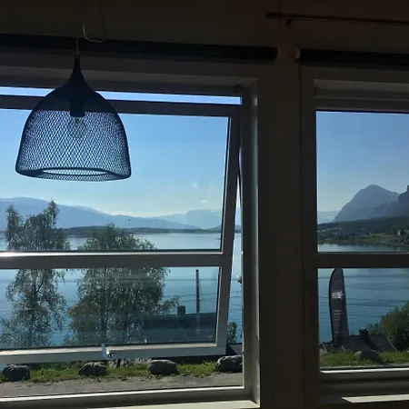 Magic Mountain - Lyngen Lodge *